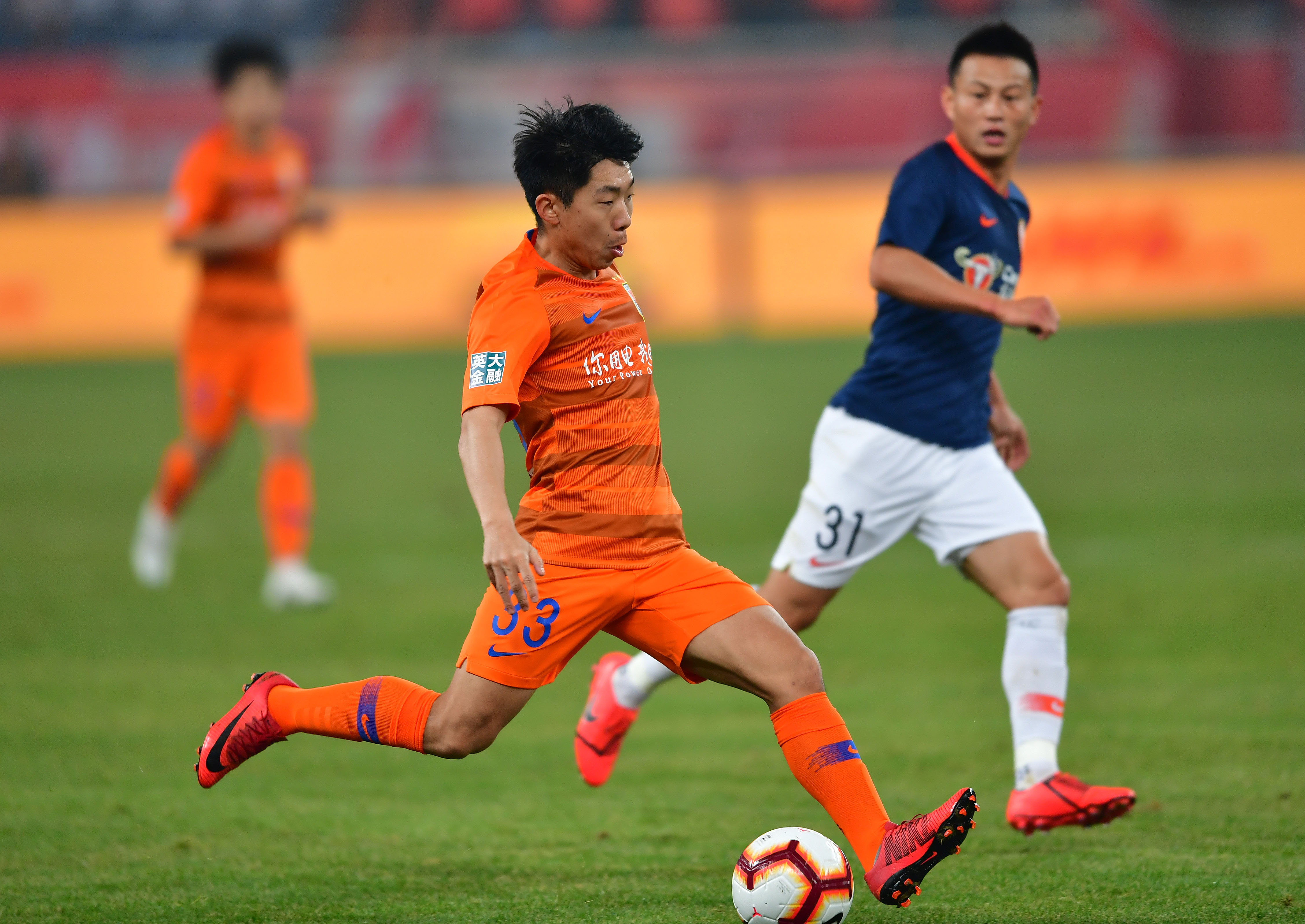 一场3-0让西甲争冠格局大乱，前2只差1分，姆巴佩追平C罗神纪录（3-0大胜搅乱西甲争冠版图：前两名仅差1分，姆巴佩追平C罗神级纪录）