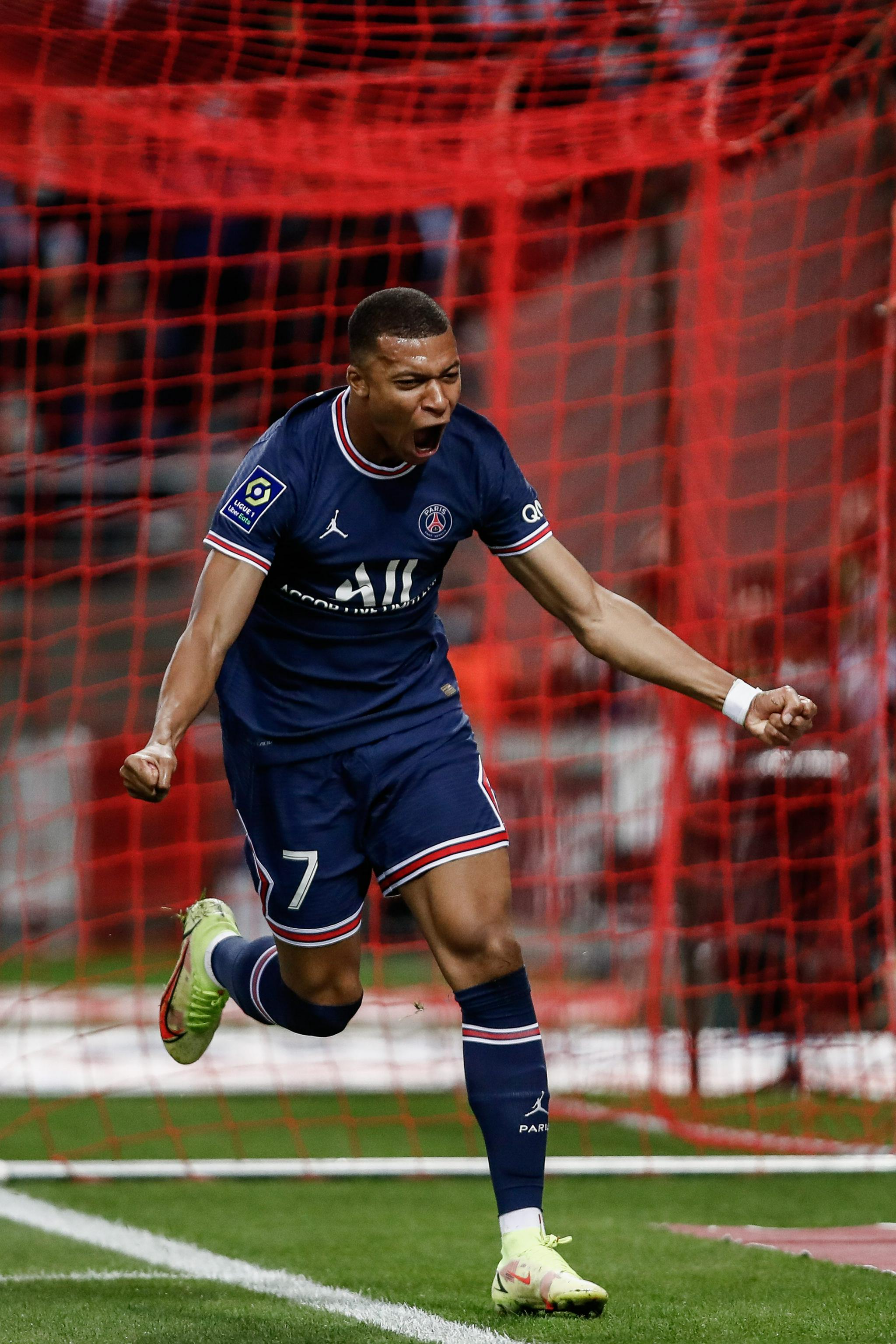 诱惑力拉满！巴乙铁腰情愿自掏70万解约，也要加盟一家中超球队