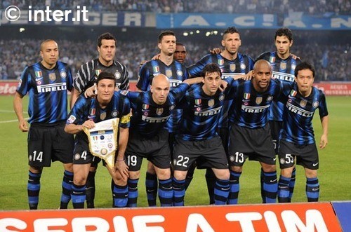 足球欧洲豪门爆发争吵，队内矛盾浮出水面（欧洲足坛豪门更衣室冲突升级，内部矛盾浮现）