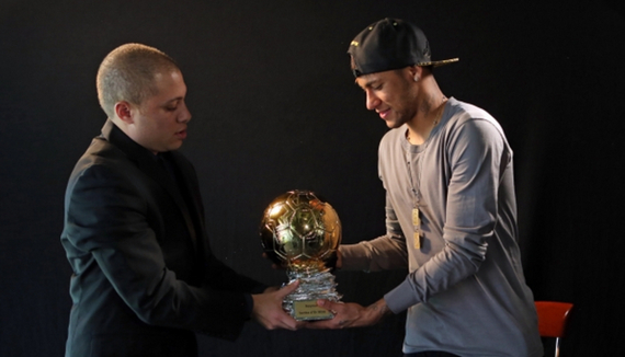 每体：莱万愿意接受降薪+替补，2026年初将和巴萨再谈