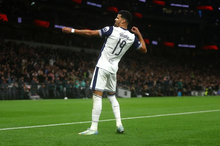 欧罗巴夺冠赔率：曼联领跑缩水 热刺降至1赔2（欧联杯夺冠赔率更新：曼联仍居首且赔率走低，热刺下调至1赔2）