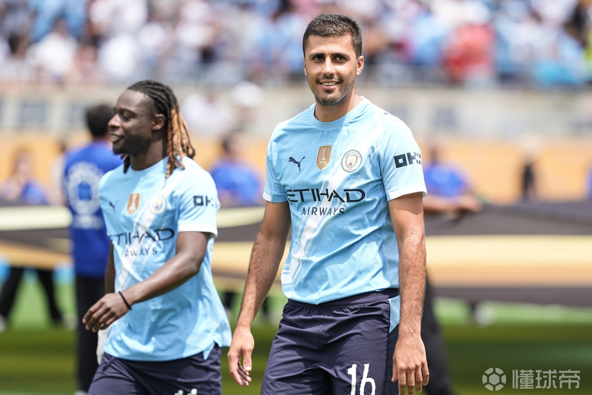 曼联发布赛前预热海报：芒特帅气出镜（曼联官宣赛前海报：芒特帅气亮相）