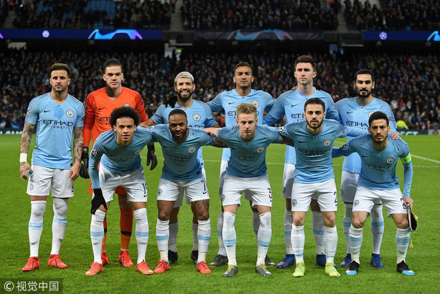 维尼修斯等人在替补席偷笑被龙赛罗怒批：到底在笑什么？（维尼修斯等人替补席窃笑惹怒龙赛罗：你们到底在笑啥？）