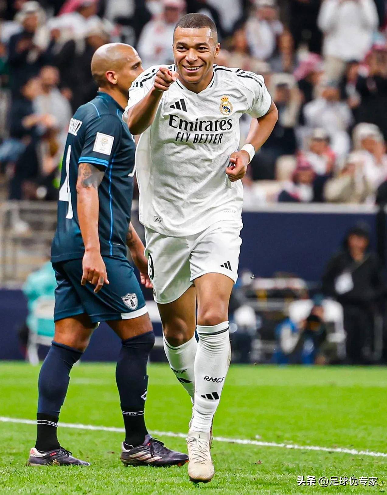 苏超奖杯由徐州企业使用3D打印打造，使用航天级钛合金