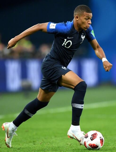 伯纳乌变装，现代化球场伯纳乌＂秒变＂橄榄球比赛场地