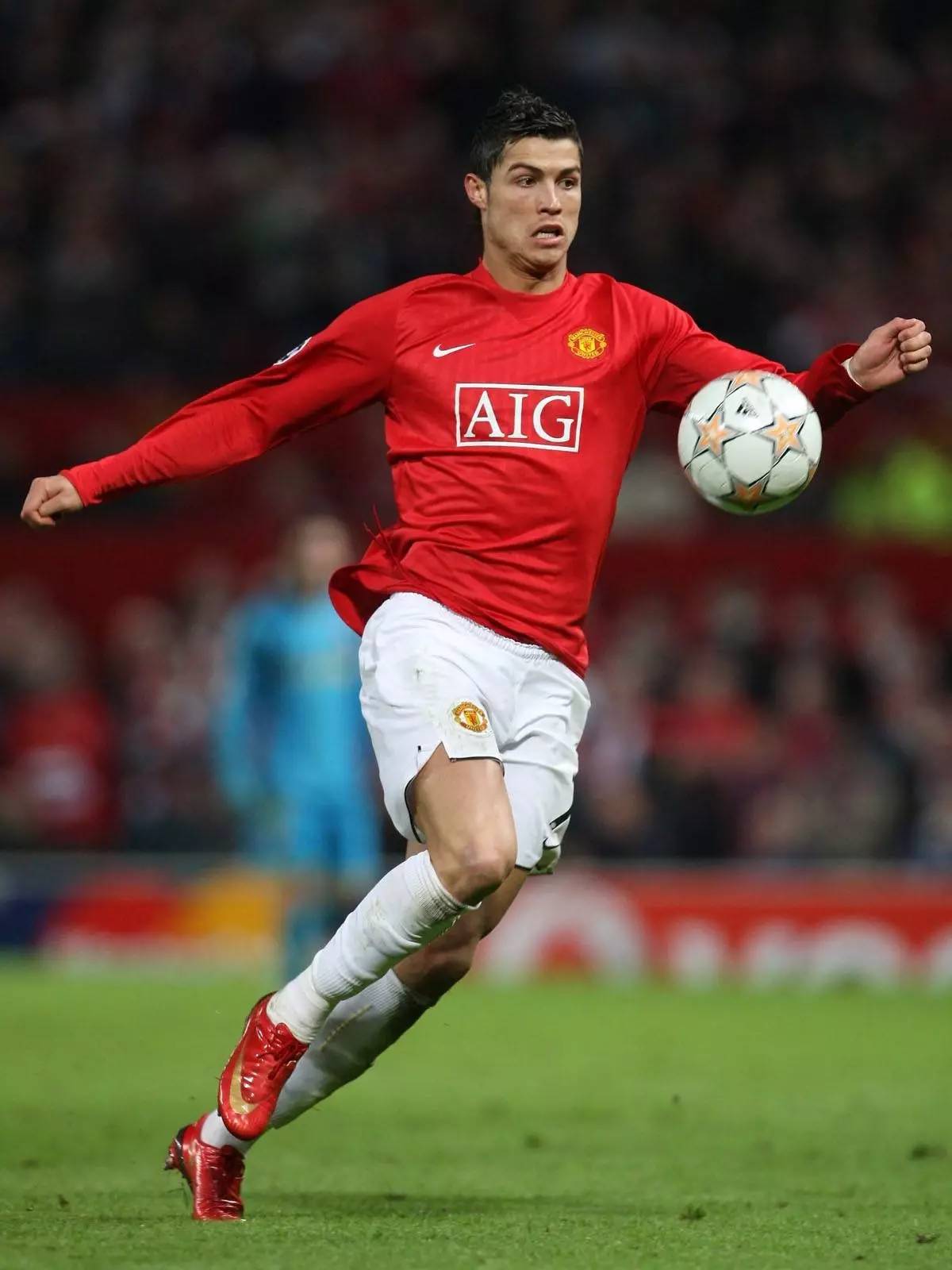 足球曝五大联赛将压缩联赛时间（曝五大联赛拟缩短赛程）