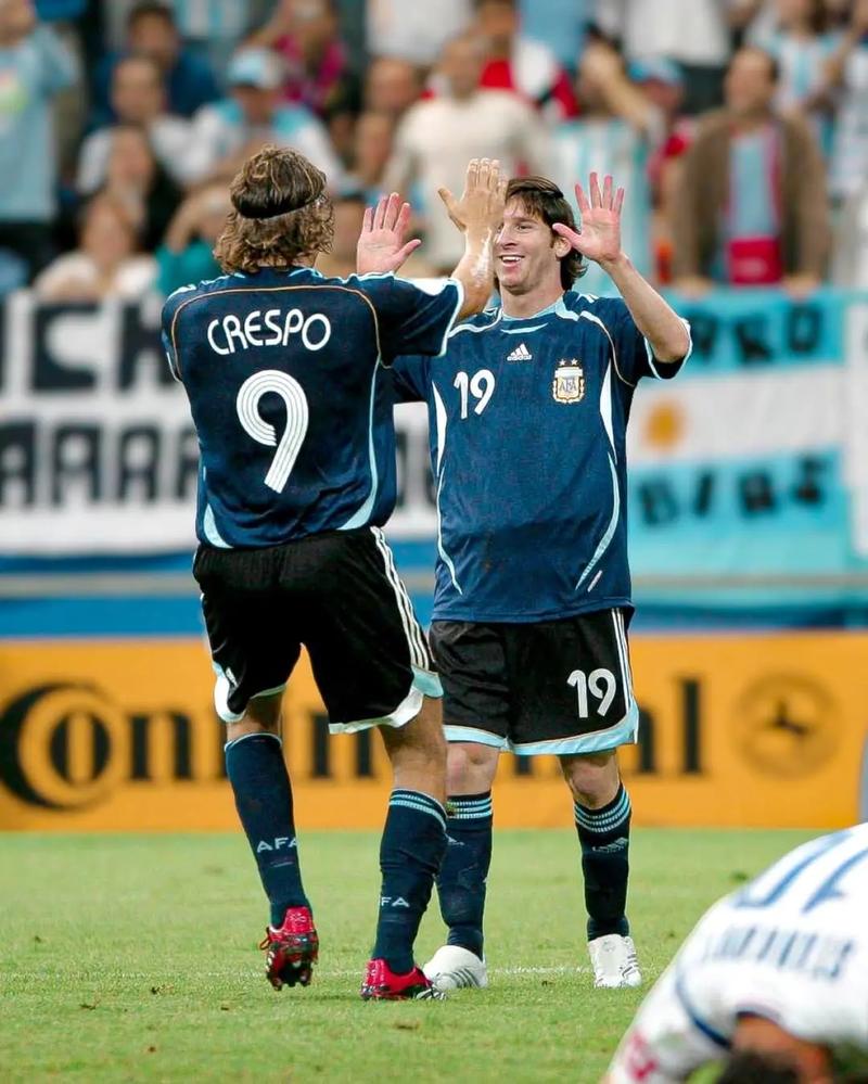 旺仔破门 欧冠切尔西3-0十人巴萨（欧冠：旺仔建功，切尔西3-0完胜十人巴萨）