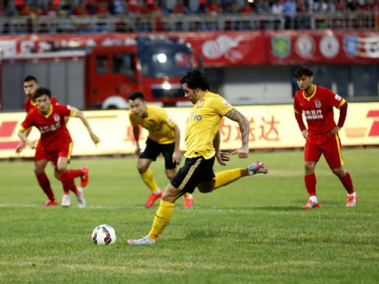 年仅18岁！库巴西已代表巴萨出场100次（18岁天才库巴西迎来为巴萨第100次出场）