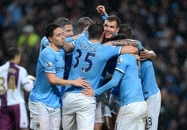 足球英超本轮最佳阵公布，新援发挥亮眼（英超本轮最佳阵容出炉，新援表现抢眼）