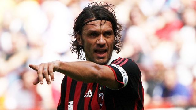 世界杯小组赛抽签揭晓，各组形势激烈，比利时、西班牙、法国等强队争夺晋级，姆巴佩与哈兰德有望对决，阿根廷实力强劲，晋级概率极高。