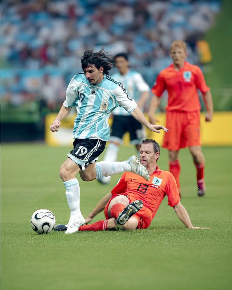 麦凯恩：詹姆斯8分是在多伦多打的，所以他的纪录在美国仍有效