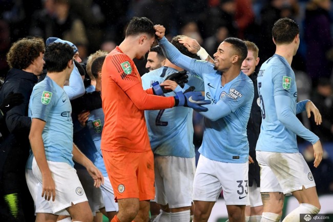 消息人士称，利物浦已开启谈判，有意以5000万英镑签下德甲顶级球员之一。（据知情人士透露，利物浦已展开磋商，计划以5000万英镑引进一位德甲顶尖球星。）