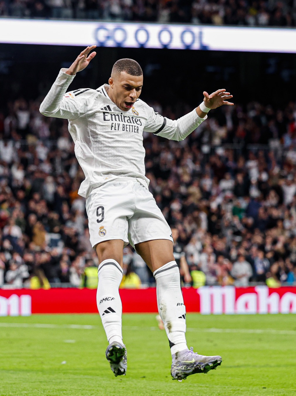 跟队：格里马尔多在国家队受伤，可能缺席药厂打沃尔夫斯堡（跟队报道：格里马尔多国家队受伤，或缺席药厂对阵沃尔夫斯堡）